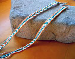 Remove the inner string from the paracord. Color Linking In A 7 Loop Flat Braid Loop Braiding