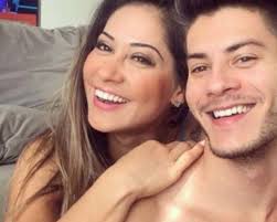 Internautas perdoam traições de Arthur Aguiar e culpam Maira Cardi: 'deixa  ele comer em paz'