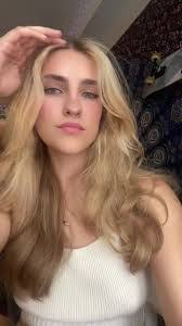 Alyssa Rohrer's Instagram, Twitter & Facebook