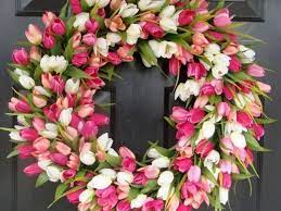 Στην αρχαιότητα θεωρούσαν πως το πρωτομαγιάτικο στεφάνι φέρνει τύχη και ευφορία και πολύ συχνά χρησιμοποιούσαν κλαδιά ελιάς για να το φτιάξουν. Omorfh Prwtomagia Ti Symbolizoyn Ta Loyloydia Idees Gia Magiatiko Stefani Fwto I Love Mommy