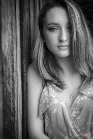 Alexis Hiles's Instagram, Twitter & Facebook