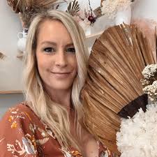 What size lamb is safe from foxes?