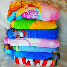 Selimut karakter motif kartun anak tersedia dalam ukuran 180×200 dan berat 0.9 kg dengan warna yang menarik dan dikemas menggunakan tas plastik resleting. Jual Selimut Lembut Uk 200x150 Motif Cantik Dan Super Halus Tidur Nyaman Kab Bandung Bedcover Colletion Tokopedia