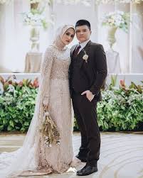 Gaun nikah orang tua : 20 Inspirasi Gaun Pernikahan Untuk Calon Pengantin Muslimah Bridestory Blog