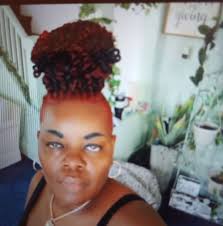 Female primary care doctor for chronic pain diagnosis