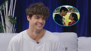 Which tweet is your fave? Noah Centineo On The Lock Screen Pic With Lana Condor It S Not Uncommon For Us To Cuddle Exclusive Entertainment Tonight