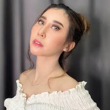 Lia April (@liaaprilhariyanti) · Bojonegoro, Indonesia · Instagram photos  and videos