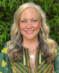 Mandy Hopper's Instagram, Twitter & Facebook