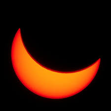 Shodou okolností je disk měsíce přibližně stejně veliký jako disk slunce. Toulky