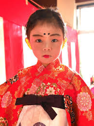 稚児 行列 化粧