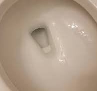 Livello dell'acqua basso nella tazza del water ...