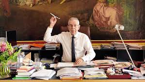 Strache attackiert van der bellen auf facebook. Papierflieger Vom Bundesprasidenten Ferienbeginn