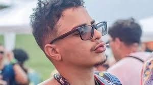 Jovem morre ao colidir motocicleta em poste na Bahia