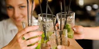 Non a tutti piacciono le bevande alcoliche e proprio per questo, è possibile spesso richiedere dei cocktail analcolici altrettanto gustosi e saporiti. 10 Drink Alcolici I Cocktail Per Stupire Gli Amici