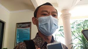 Camilan adalah makanan ringan yang bukan termasuk ke dalam jenis makan pagi, makan siang, ataupun makan malam. Https Padang Tribunnews Com 2021 05 24 Dp Ditangkap Polisi Dharmasraya Gara Gara Kepemilikan Senjata Api Ilegal 3 Peluru Tajam Diamankan Https Cdn 2 Tstatic Net Padang Foto Bank Images Senjata Api Ilegal Yang Diamankan Polres Dharmasraya Jpg