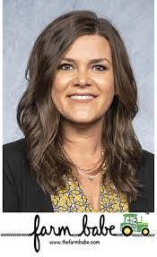 Naomi Cade's Instagram, Twitter & Facebook