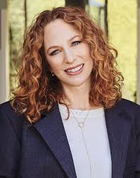 Sarah Finn's Instagram, Twitter & Facebook