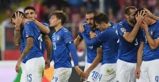 Yeşil renkli italyan millî takımı forması mı olurmuş diyerek protesto ettiğim, rönesans ile harikulade tasarıma sahip italya milli futbol takımı üçüncü formasıdır. Italya Ya Ronesans Formasi Fotomac