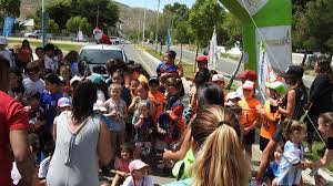 Las niñas y niños corrieron en Rada Tilly con Papá Noel