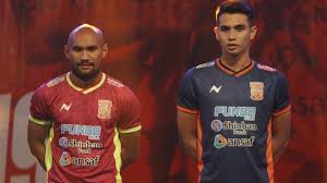 Harganya pun bervariasi, jenis authentic kami jual dengan harga rp250 ribu dengan box eksklusif, jenis replika. Baru Saja Rilis Jersey 2019 Ini Detail Jersey Borneo Fc Juga Dijual Untuk Umum Lho Ini Harganya Tribun Kaltim