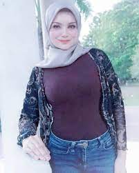 Let Me Explain I M A Girl Writing An Article Hijab Fashion Arab Girls Hijab Beautiful Muslim Women