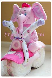 If you're looking to have that special centerpiece but don't have the extra cash to spend on the themed cakes, try these sweet and simple diapercakes that look just gorgeous! 18 Adorable Diaper Cake Ideas To Make A Baby Shower More Special