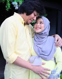 Teman tapi mesra (2012) dan cik serba tahu (2017). Sari Yanti Mengandung Lagi Yoy Network
