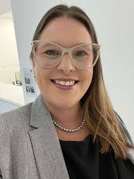 Meredith Ives's Instagram, Twitter & Facebook