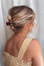 Whether you want to rock a topknot or a simple braid, check out these cute and easy hairstyles for greasy or unwashed hair. Dirty Greasy Hair Ideas For Dirty Unclean Hair Glamour Uk