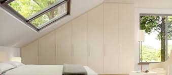 Die erstklassig gefertigten badschränke mit schräge können sie individuell planen. Schrank In Der Dachschrage Korpus Schranksysteme