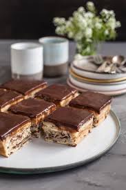 Tranches De Vanille Au Chocolat Gateau Stracciatella Vegan Lois Recettesdedesserts En 2020 Cake Vegan Recette Dessert Cuisine Et Boissons