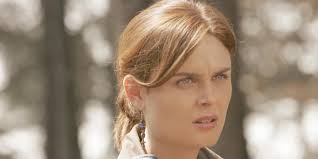 20 Facts No One Knew About Emily & Zooey Deschanel