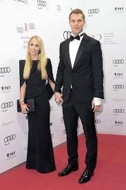 Он играет на позиции вратарь. Manuel Neuer Heirat Mit Freundin Nina Weiss 23 Express De