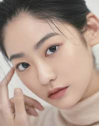 Netizens speculate that seo ye ji was abusive towards kim jung hyun, kim soo hyun, and yunho after looking back on a past blind item. Kim Soo Hyun Seo Ye Ji And Kim Sae Ron Mark Next Chapter At New Agency With Stunning Profile Photos Soompi In 2021 Kim Soo Hyun Profile Photo Kim