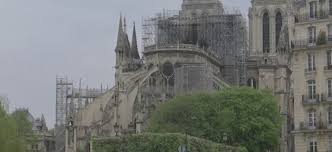 Cet incendie intervient au premier jour des célébrations de la semaine sainte qui mène à pâques, principale fête chrétienne. Apres L Incendie Notre Dame De Paris Toujours Debout Vibration Vibrons Ensemble