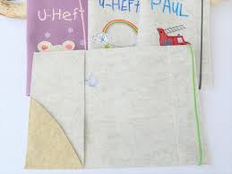 Genäht aus grauen filz, belegt mit punktestoff, verziert mit zackenlitze und aufnäher. Nahanleitung U Hefthulle Aus Filz Inkl Stickdatei Und Applikationsvorlage Pilz