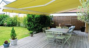 Aussi efficace qu'une crème solaire indice 50, le store banne est idéal pour profiter de sa terrasse. Comment Poser Un Store Banne