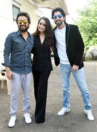 As her brother turns big in the underworld scene, his enemies also increase manifold. Shraddha Kapoor Promotes Haseena Parkar On Dance Plus Season 3