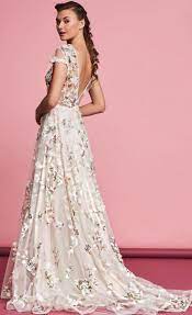 25 Gorgeous 3d Floral Applique Wedding Dresses Perfect For Spring Brides Embroidered Wedding Dress Applique Wedding Dress Wedding Dresses Unique
