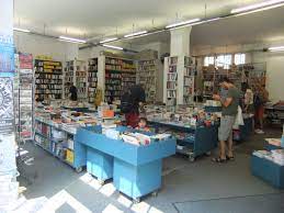 Lieblings Buchladen Einer Der Vielen Buchladen In Kreuzberg Berlin Favourite Bookshop One Of The Many Booksho Bookshop Oh The Places You Ll Go Library
