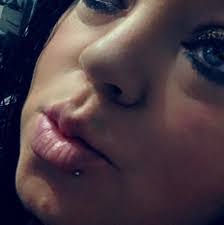 Amanda Harrah's Instagram, Twitter & Facebook