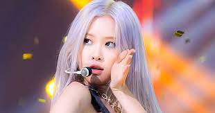 A staple in a blackpink hairstyle is mixing hair colors (more examples to follow), and this classic match is a stunner. Blackpink S Rose S New Hair Color Was Chosen By A Fellow Member Koreaboo