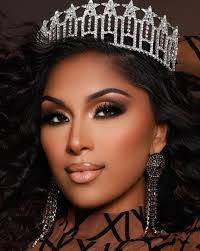 Lily Roach's Instagram, Twitter & Facebook