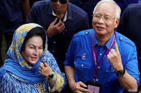 Gambar rosmah muda vs tua. Najib And Rosmah Want To Inspect Rm10m Worth Of Watches Handbags But The Edge Markets