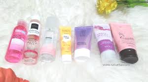 Hindari masalah ini dengan menggunakan perawatan toner wajah. Skincare Untuk Mencerahkan Wajah Versi Ratu Elsa