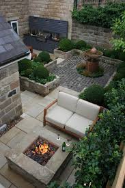 Urban Courtyard For Entertaining Modern Garden By Bestall Co Landscape Design Ltd Modern Com Imagens Pequeno Quintal Paisagismo Projeto Paisagistico Para O Quintal Jardim Moderno