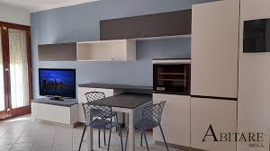 L'area di lavoro contiene tutto il necessario per conservare e preparare i cibi: Interior Design Arredamento Soggiorno Angolo Cottura Dozza Bologna