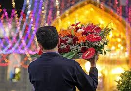 فیلم / حرم رضوی در شب میلاد امام جواد (ع) گلباران شد