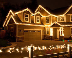 Imagem De Fachada De Casa Decorada Com Luzes De Natal