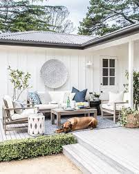 A popular landscaping décor motif is that the farmhouse style. New Free Of Charge Modern Farmhouse Backyard Thoughts Country Chic Living S Come Quite A Distance Since E In 2021 Outdoor Makeover Outdoor Living Rooms Farmhouse Patio
